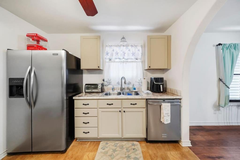 Galveston Beach House Family/Pet Friendly Eksteriør billede