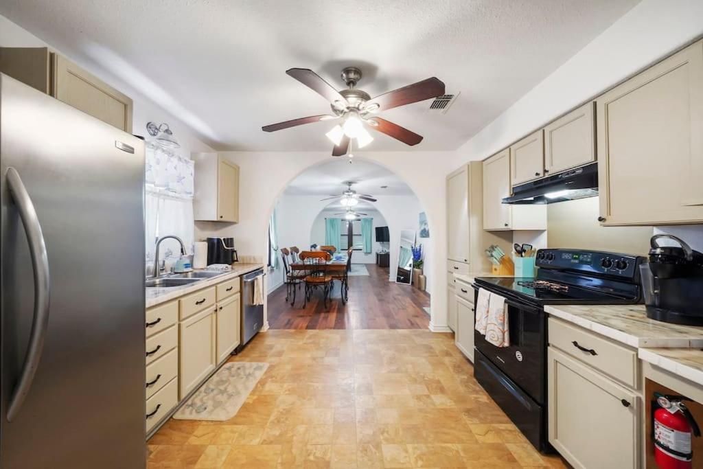 Galveston Beach House Family/Pet Friendly Eksteriør billede